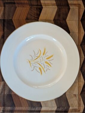 1950's Cunningham & Pickett Golden Harvest Dinner Plate